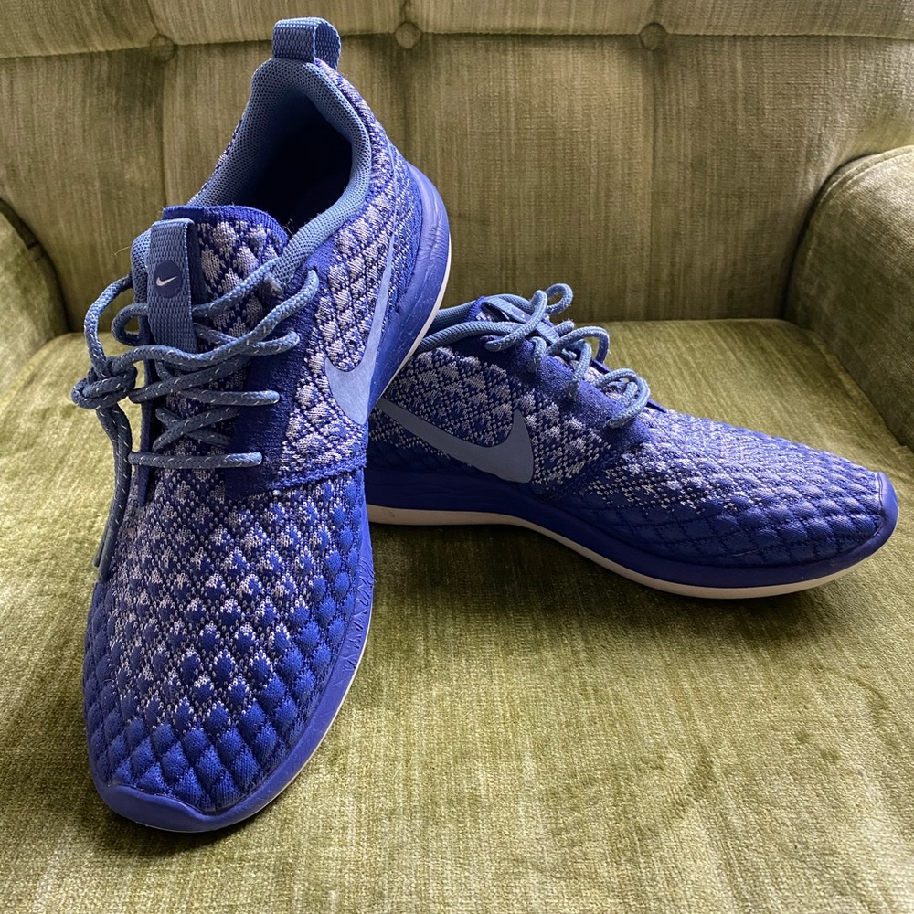 Womens Nike blue “quilt look” sneaker, periwinkle swoosh is reflective